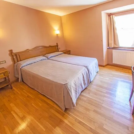 La Casona De Jovellanos Готель Хіхон