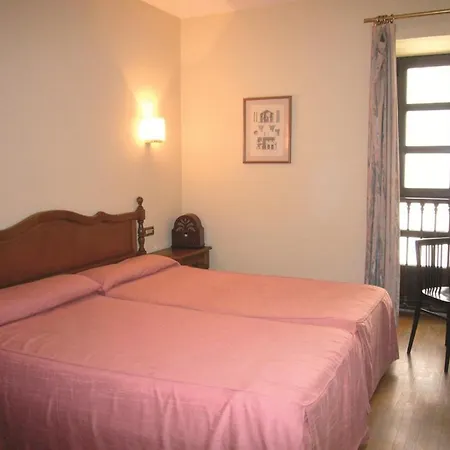 Szálloda La Casona De Jovellanos 2*