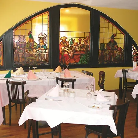 Hotell La Casona De Jovellanos 2*