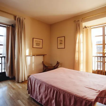 La Casona De Jovellanos 2*